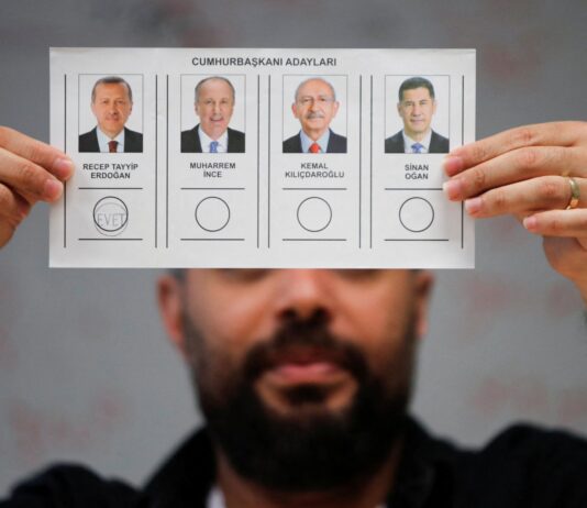 Seçim var diye demokrasi var olmaz