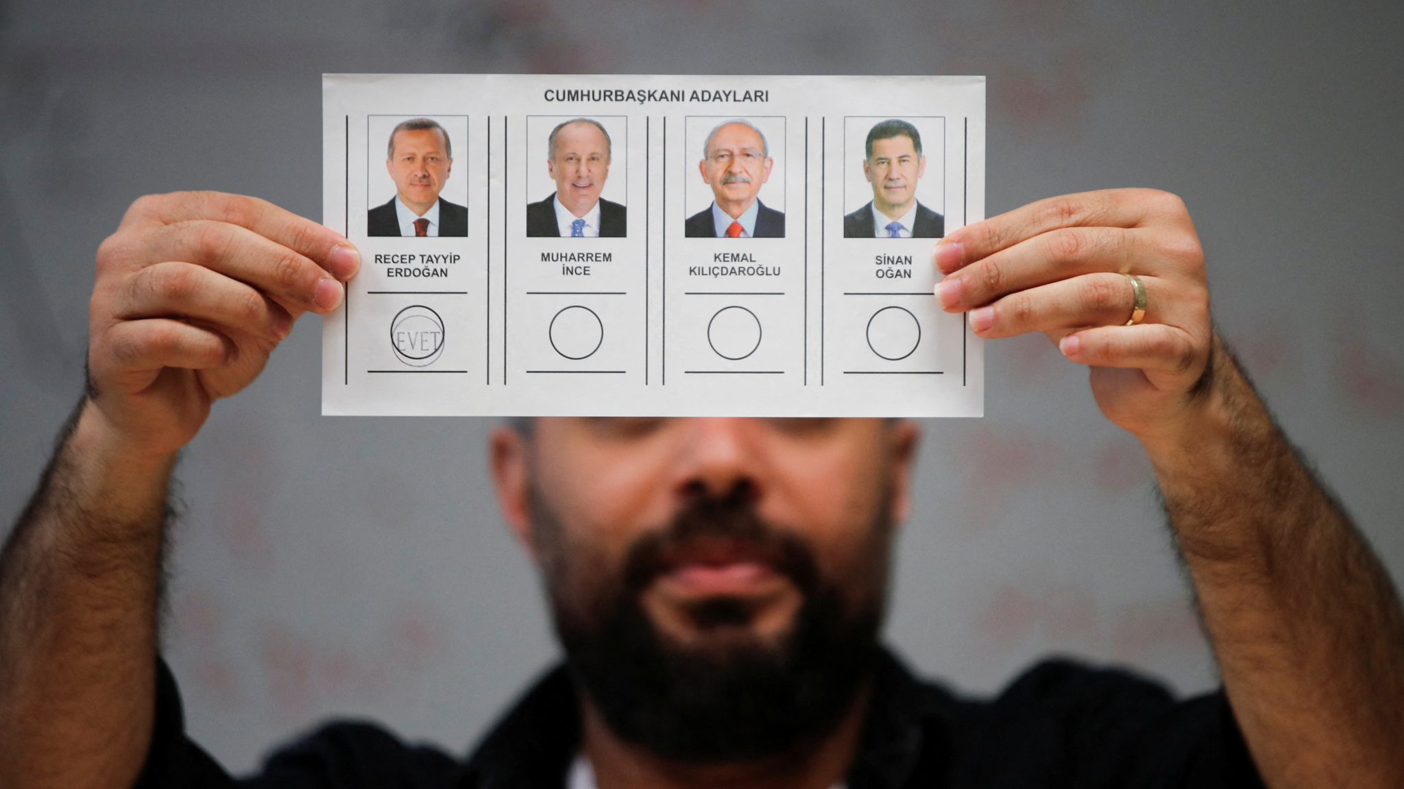 Seçim var diye demokrasi var olmaz