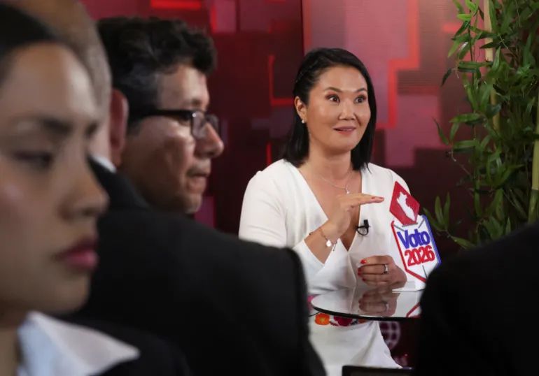 Peru’da nefes kesen seçim yarışı: Solcu Sanchez bin oy farkl