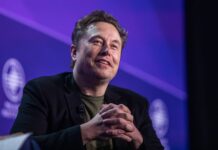 Elon Musk, serveti 1 trilyon doları aşan tarihteki ilk insan oldu