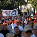 Flamingo Devrimi’nde Arnavutlar neye itiraz ediyor?