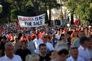 Flamingo Devrimi’nde Arnavutlar neye itiraz ediyor?