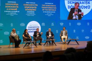 “Demokratik Cumhuriyet” Kürtlerin üçüncü yolu mu?