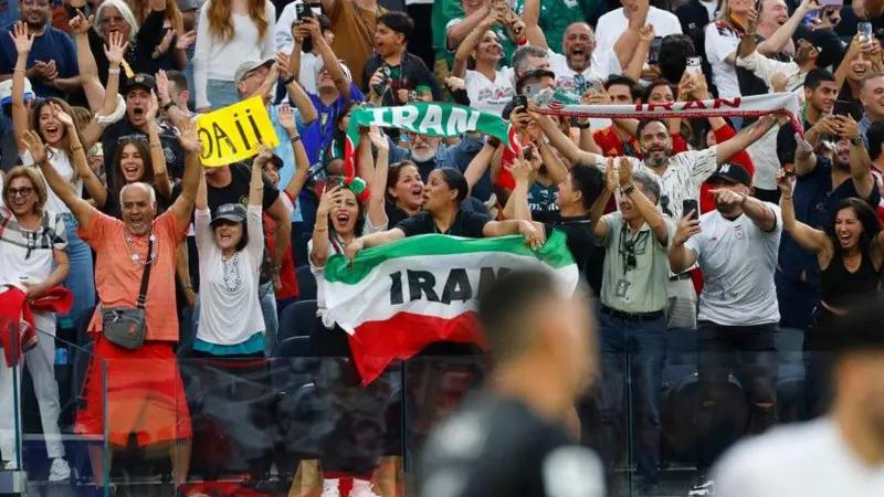 Ateşkes sonrası İran Los Angeles’ta iki golle bir puanı aldı, tribünlerde farklı İranlar vardı