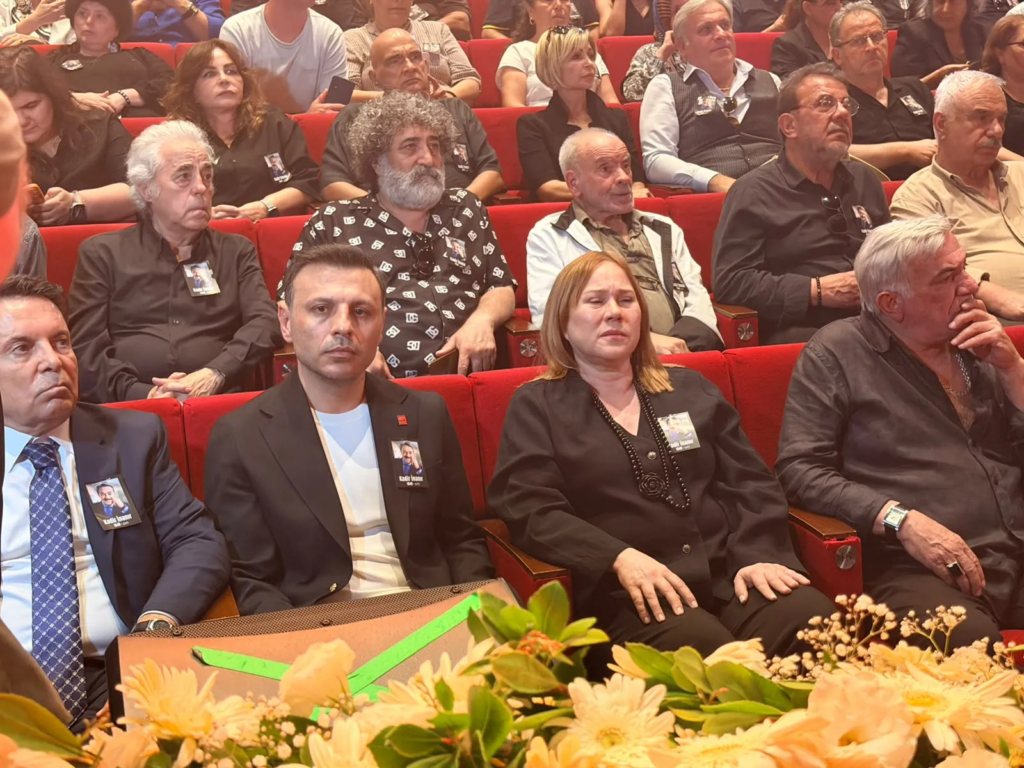 Kadir İnanır’a veda ediyoruz: “Büyük barış…Bir gün mutlaka sevgilim”