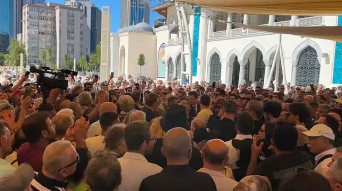 Kadir İnanır’a veda ediyoruz: “Büyük barış…Bir gün mutlaka sevgilim”