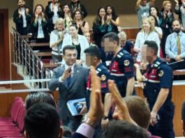 İmamoğlu: “Yargılayacağım” Mahkeme Başkanı: “Yargılayamazsın, yargılanacaksın”