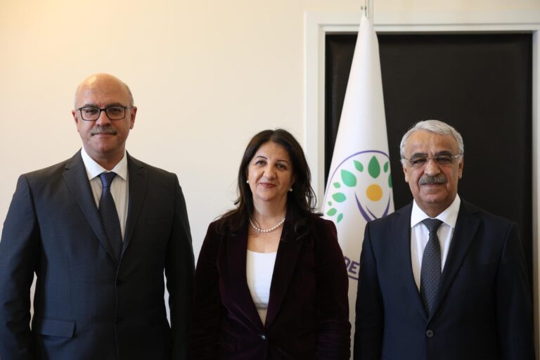 DEM Heyeti 5 saat İmralı’da Öcalan’la görüştü