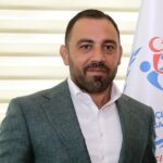 Hamza Yerlikaya oğlu için tribünden atladı, hakemin üzerine yürüdü