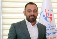Hamza Yerlikaya oğlu için tribünden atladı, hakemin üzerine yürüdü