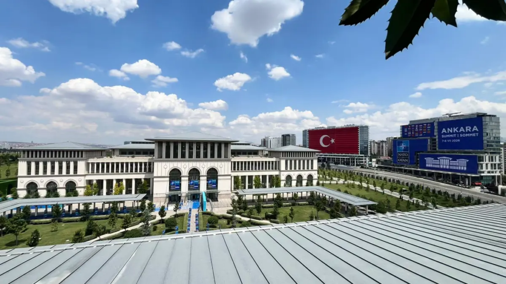 Trump yarın bin kişilik ekibiyle geliyor. Oteline kimse alınmayacak