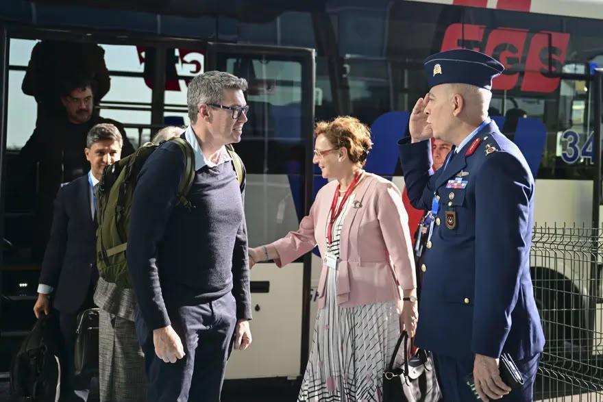 Trump yarın bin kişilik ekibiyle geliyor. Oteline kimse alınmayacak