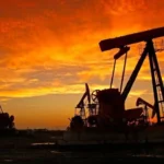 Petrol arz fazlası endişeleriyle geriledi: Suudi Arabistan Asya fiyatlarını düşürdü