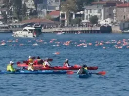 38’inci Boğaziçi Kıtalararası Yüzme Yarışı’nda Kanlıca’dan Kuruçeşme’ye kulaç attılar