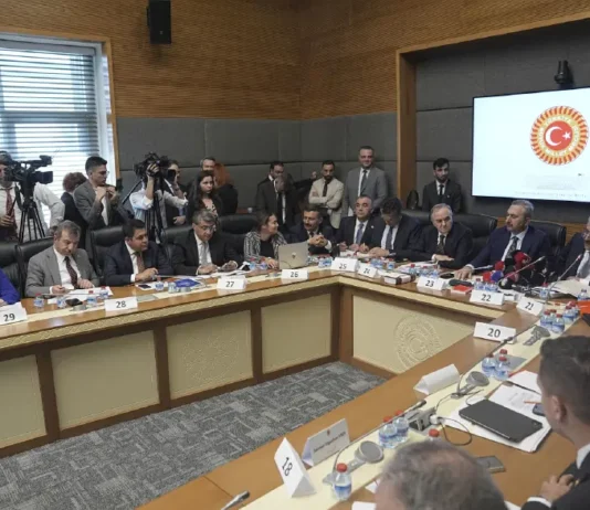 Çerçeve Yasa, 18 saatte komisyondan geçti