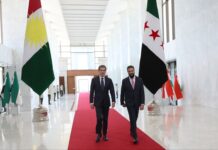 Şara Şam’da Barzani’yi dev Kürdistan bayrağıyla karşıladı