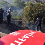 Mersin Büyükşehir İtfaiyesi Aydıncık’ta çıkan yangına müdahale etmeyi sürdürüyor