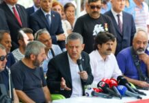 Özgür Özel, şehit aileleri eylemine desteğe gitti: “Çerçeve yasayı imzalamayın!” Biz imzalamadık…”