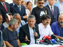 Özgür Özel, şehit aileleri eylemine desteğe gitti: “Çerçeve yasayı imzalamayın!” Biz imzalamadık…”