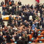 Tarihi uzlaşma: Çözüm süreci için çerçeve yasa 468 oyla geçti