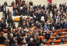 Tarihi uzlaşma: Çözüm süreci için çerçeve yasa 468 oyla geçti