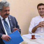Feti Yıldız canlı yayına not gönderdi: “Demirtaş yasa kapsamında”