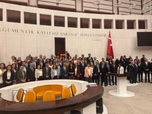 Siyasette Maksimalizm Tuzağı: Kusurlu Çözüm mü, Kusursuz Çözümsüzlük mü?