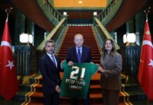 Amedspor Külliye’de: Erdoğan’a Amedspor forması