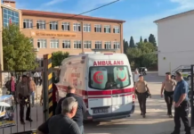 Manisa’da okul önünde silahlı saldırı: Yaralı öğrenciler var!