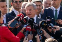 Davutoğlu ifade verdi: “Cumhuriyet tarihinde ilk kez bir başbakan, eleştiri nedeniyle adliyeye çağrıldı”