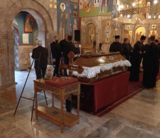 Bosna Kasabı Ratko Mladić’e resmi askeri tören: Belgrad’da binlerce kişi toplandı
