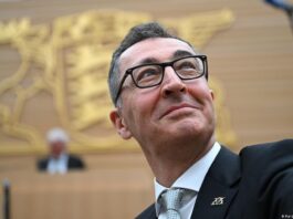 Cem Özdemir, Elif Eralp’e karşı: “Sol Parti’ye AfD ile aynı muamele yapılmalı”