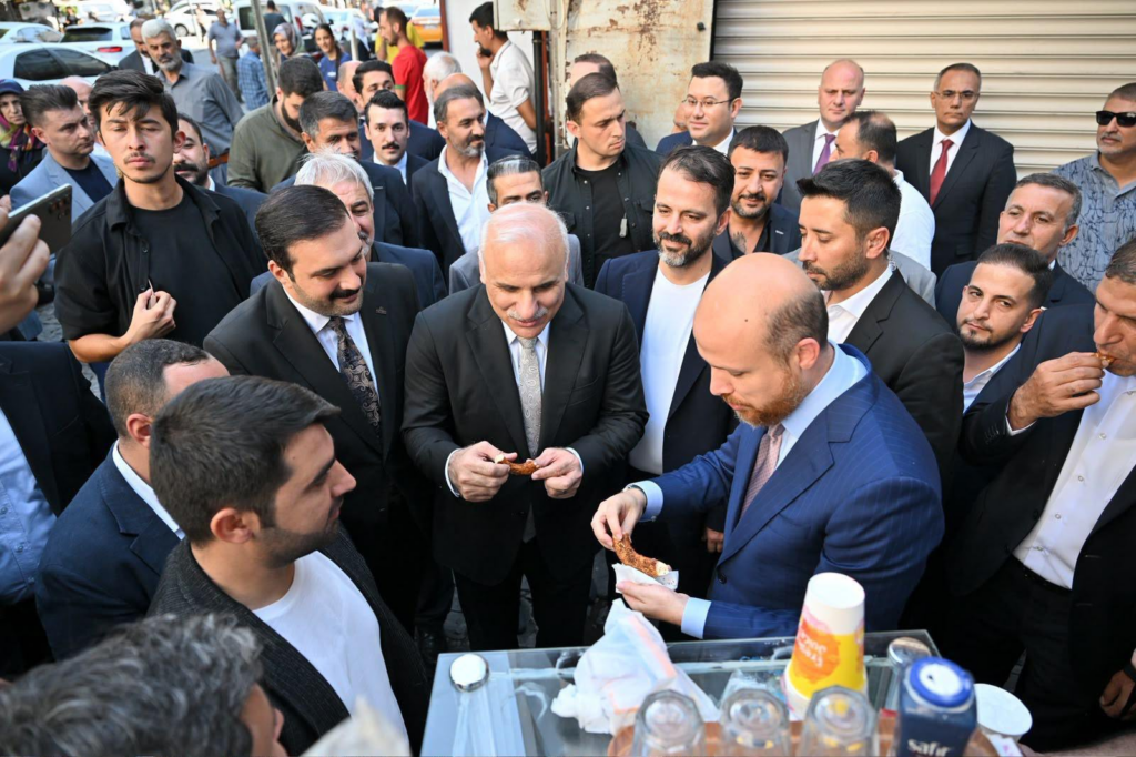 Bilal Erdoğan’ın Diyarbakır’da Sakızcı Memo’yla Demirtaş diyaloğu: “Barışa taş koyanı tribünlerde ifşa et”