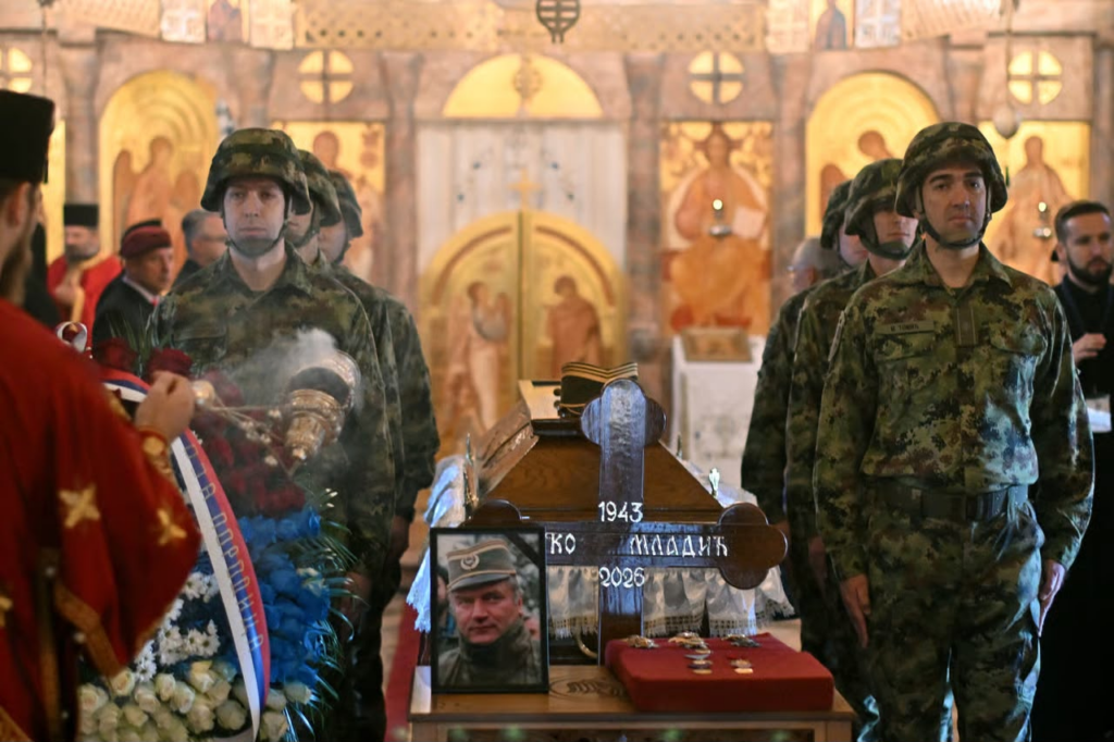 Bosna Kasabı Ratko Mladić’e resmi askeri tören: Belgrad’da binlerce kişi toplandı