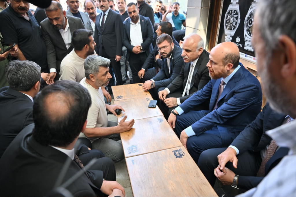 Bilal Erdoğan’ın Diyarbakır’da Sakızcı Memo’yla Demirtaş diyaloğu: “Barışa taş koyanı tribünlerde ifşa et”