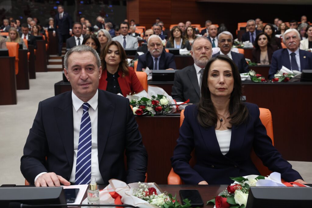 Erdoğan Meclis’in açılışında konuştu, Yeni Parti protesto için çıktı