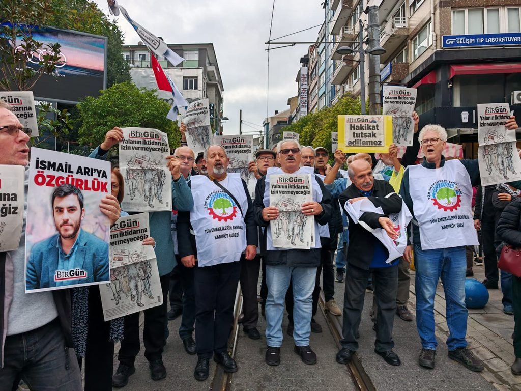 Gazeteciler 10 ilde sansüre karşı yürüdü: İstanbul’daki eyleme büyük katılım