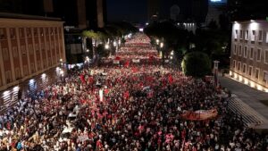 Tiran’da çanlar kimin için çalıyor?