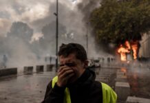 Fransa’da sokaklarda şiddet siyaseti karıştırdı.Macron: “Fransızlar bunu Fransa’ya nasıl yapabilir?