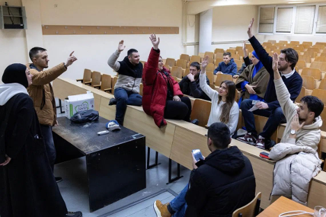 Sırbistan seçimleri: Protestocu öğrencilerin sandık devrimi