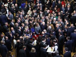 Meclis resepsiyonu: Bahçeli Öcalan’a selam gönderdi, Arınç fon için AK Parti’yi uyardı