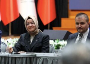Kim olursa olsun: Fon vurgununda söylem ile eylem arasındaki uçurum