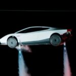 Elon Musk uçabilen Tesla Roadster’ı tanıttı: Otomobil havada takla atıp dört tekerleği üzerine indi